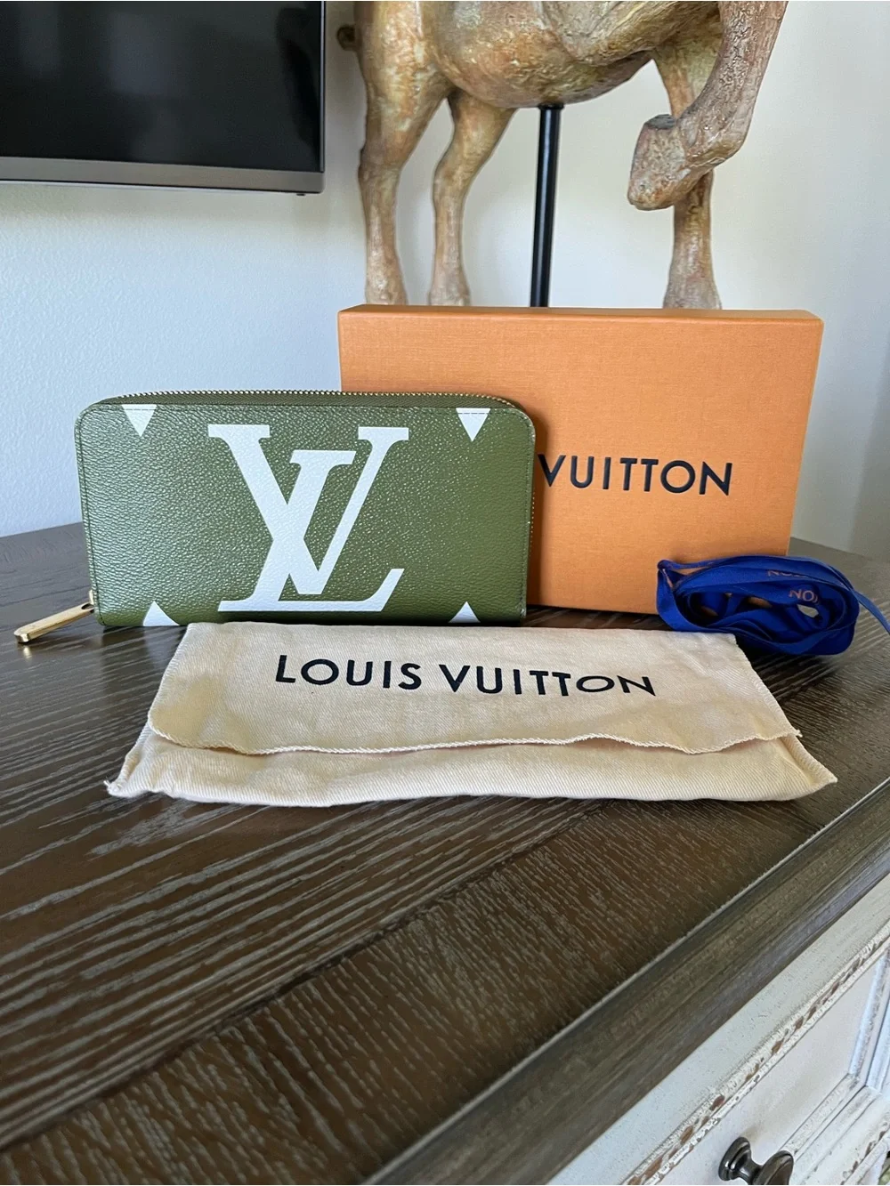 Louis Vuitton Monogram Giant Zippy Wallet